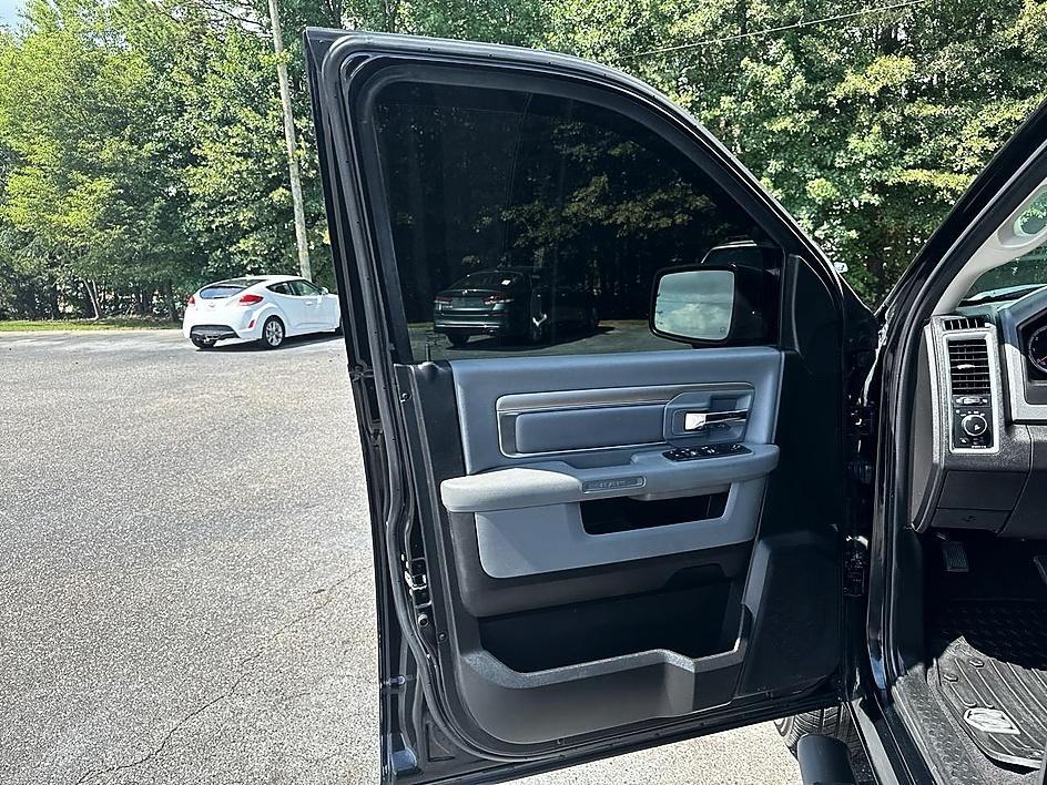RAM 1500 Classic Warlock 4x4 Quad Cab 6'4" Box 2020