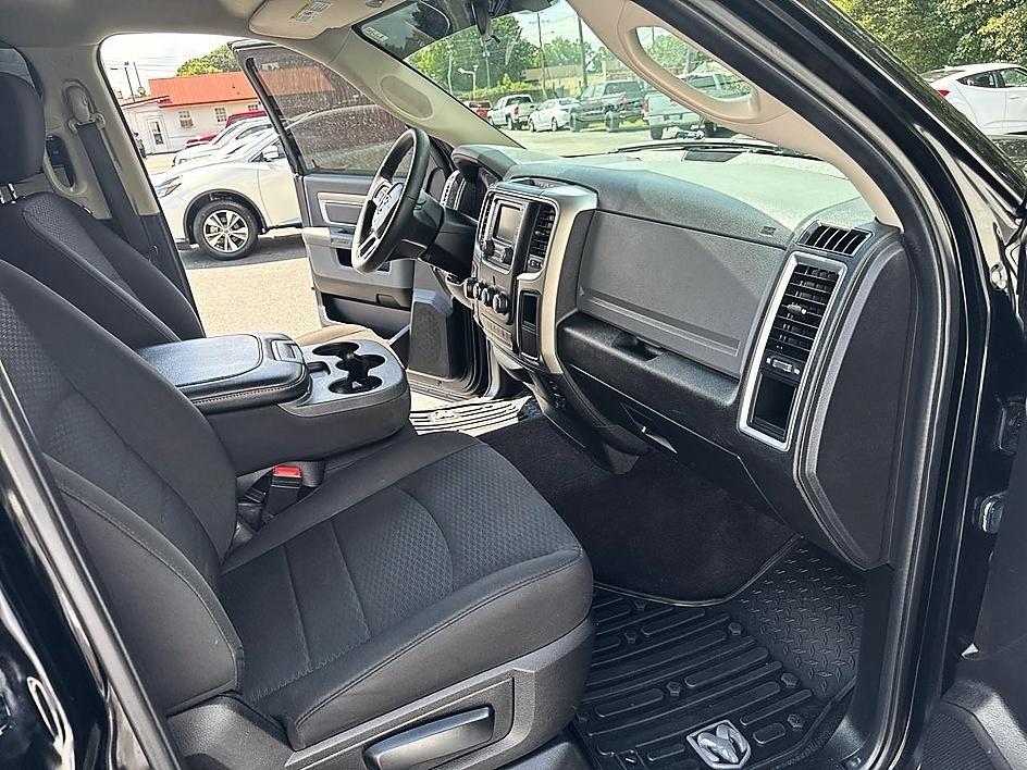 RAM 1500 Classic Warlock 4x4 Quad Cab 6'4" Box 2020