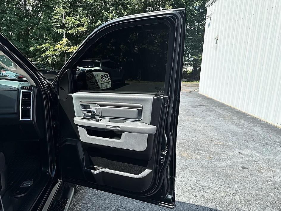 RAM 1500 Classic Warlock 4x4 Quad Cab 6'4" Box 2020