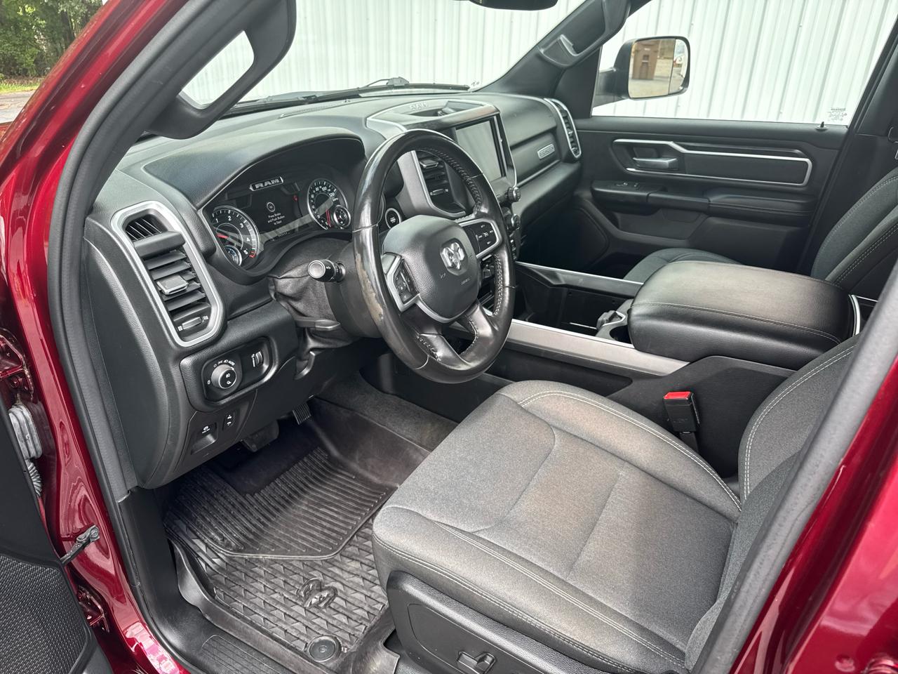 RAM 1500 Big Horn 4x4 Quad Cab 6'4" Box 2022