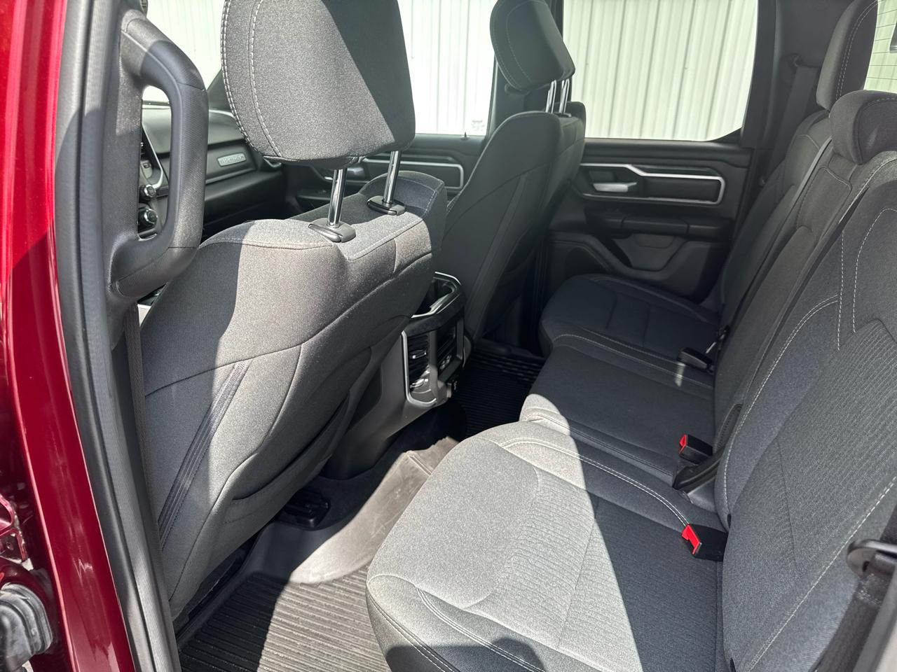 RAM 1500 Big Horn 4x4 Quad Cab 6'4" Box 2022