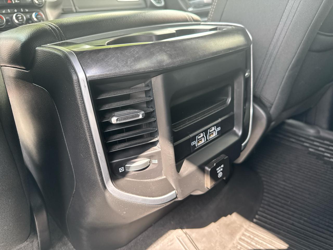 RAM 1500 Big Horn 4x4 Quad Cab 6'4" Box 2022