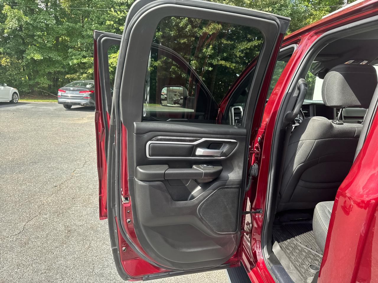 RAM 1500 Big Horn 4x4 Quad Cab 6'4" Box 2022