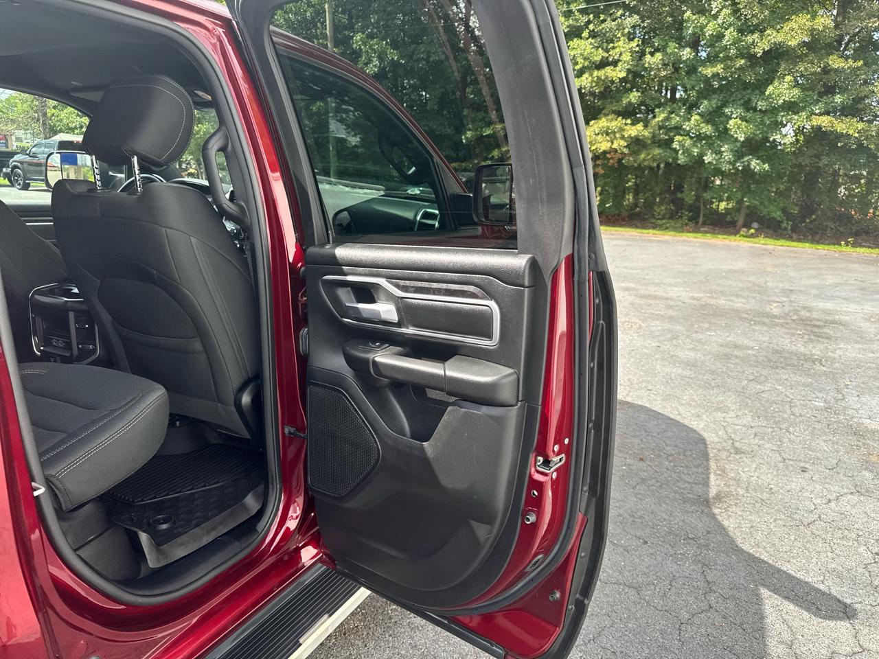 RAM 1500 Big Horn 4x4 Quad Cab 6'4" Box 2022