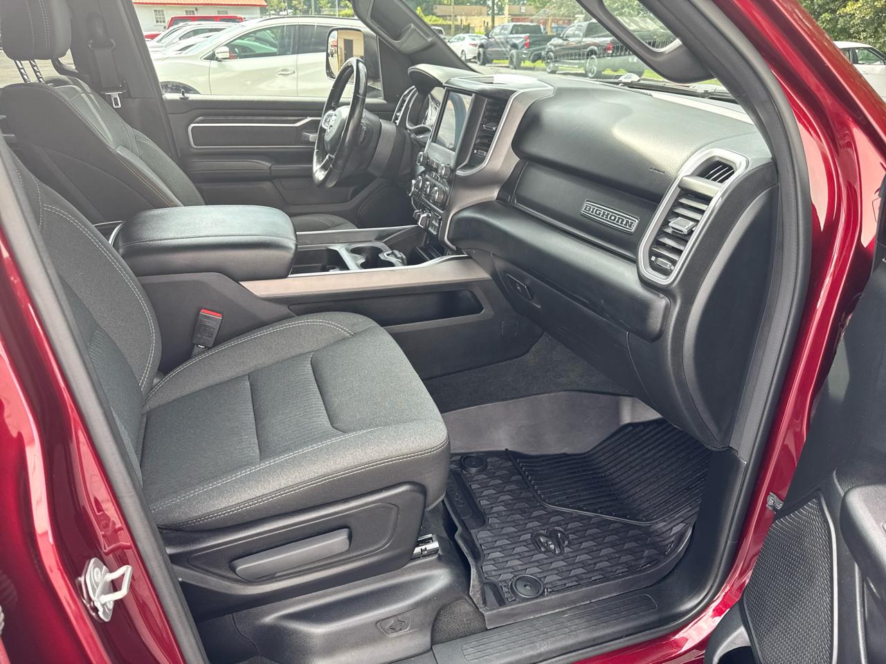 RAM 1500 Big Horn 4x4 Quad Cab 6'4" Box 2022