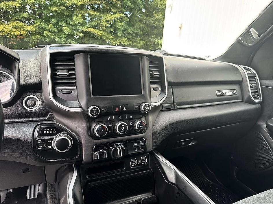 RAM 1500 Big Horn 4x4 Quad Cab 6'4" Box 2022