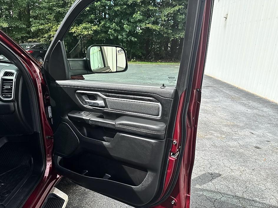 RAM 1500 Big Horn 4x4 Quad Cab 6'4" Box 2022