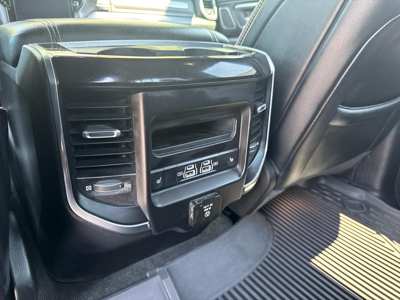 RAM 1500 Laramie 4x4 Crew Cab 5'7" Box 2021