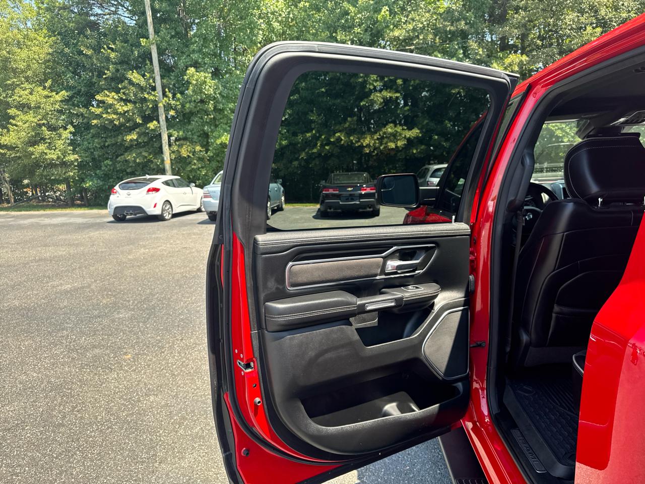 RAM 1500 Laramie 4x4 Crew Cab 5'7" Box 2021