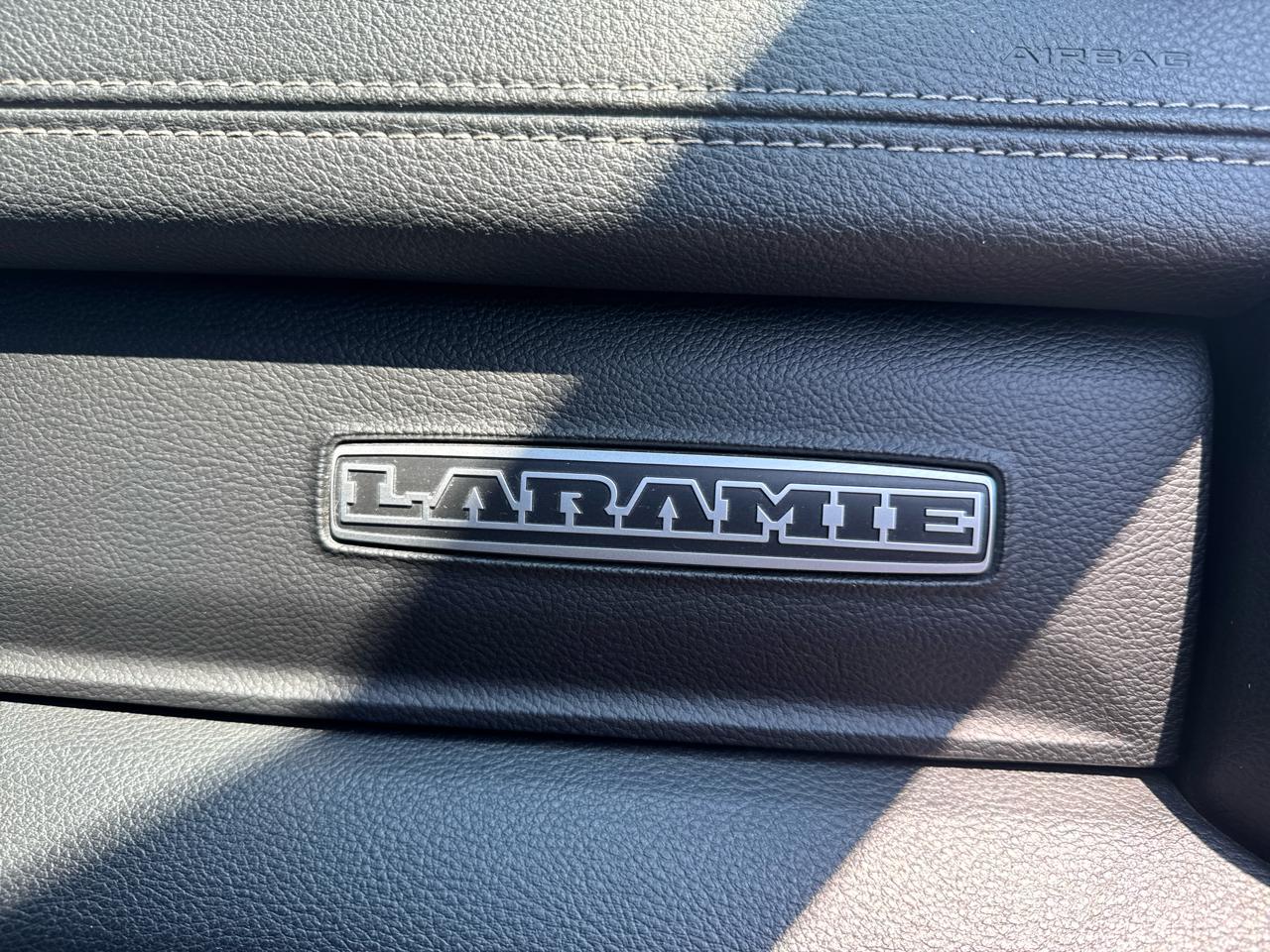RAM 1500 Laramie 4x4 Crew Cab 5'7" Box 2021