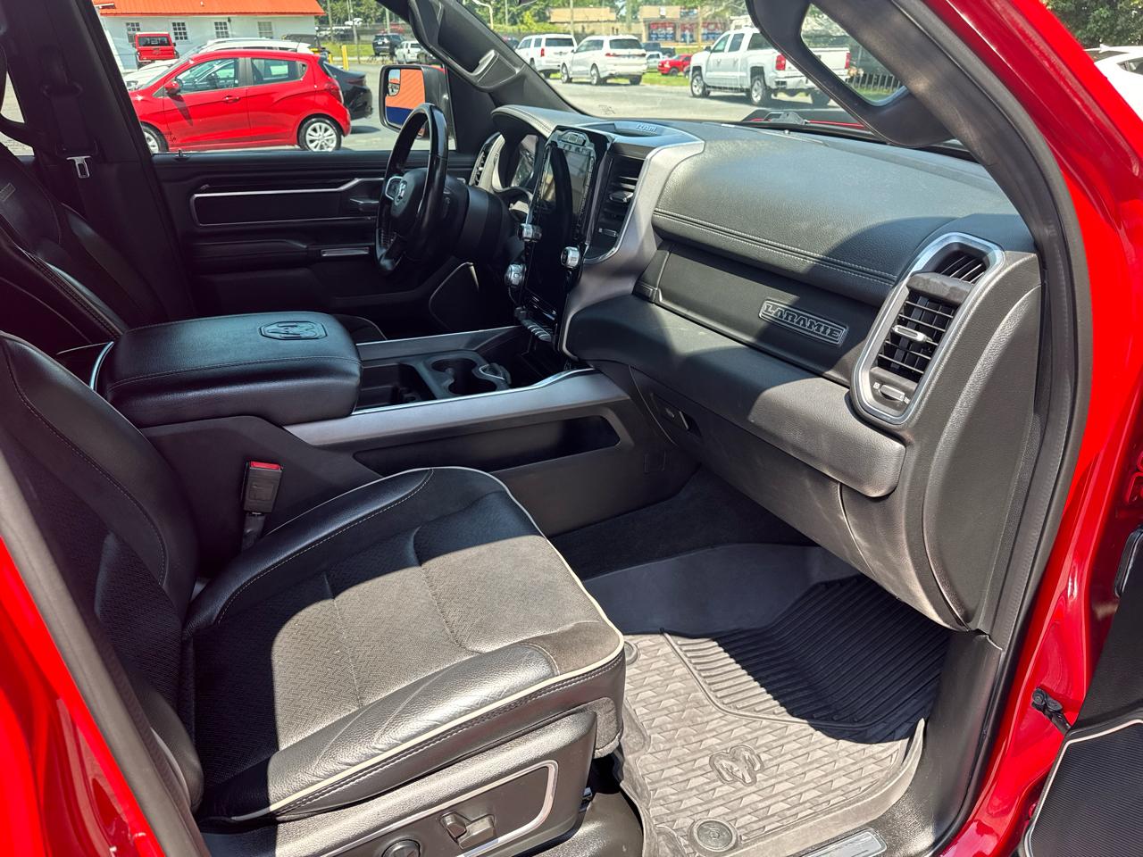 RAM 1500 Laramie 4x4 Crew Cab 5'7" Box 2021