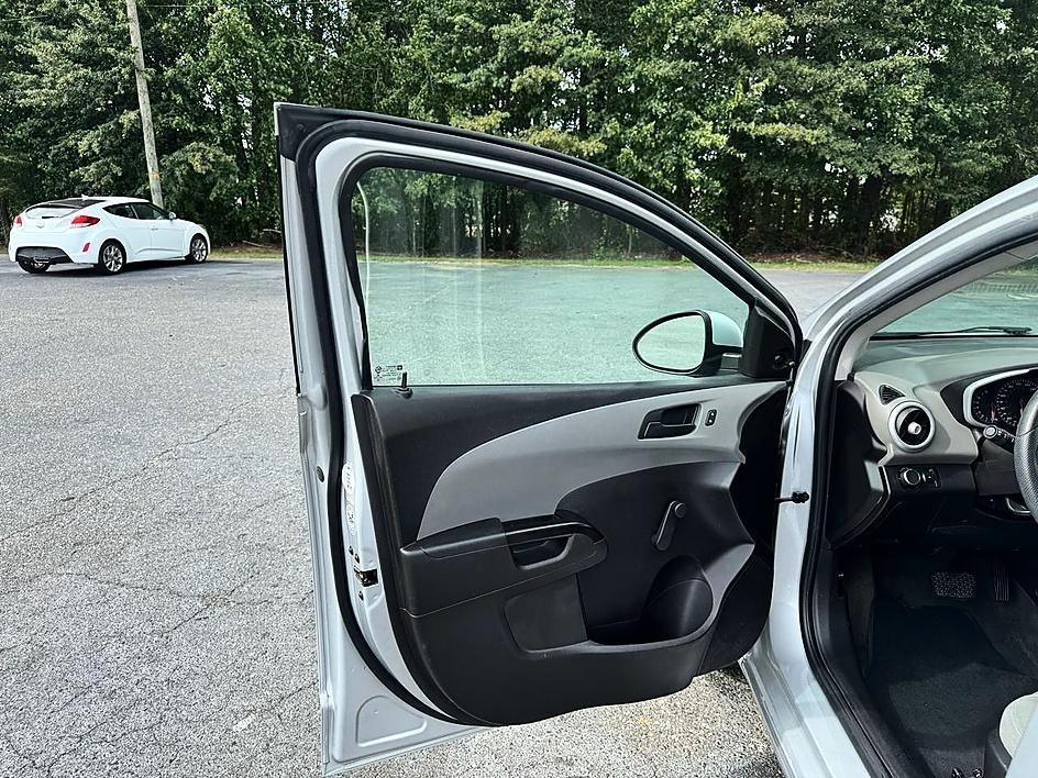 Chevrolet Sonic 5dr HB LT w/1FL 2020