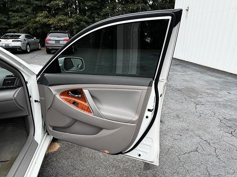 Toyota Camry 4dr Sdn V6 Auto XLE (Natl) 2009