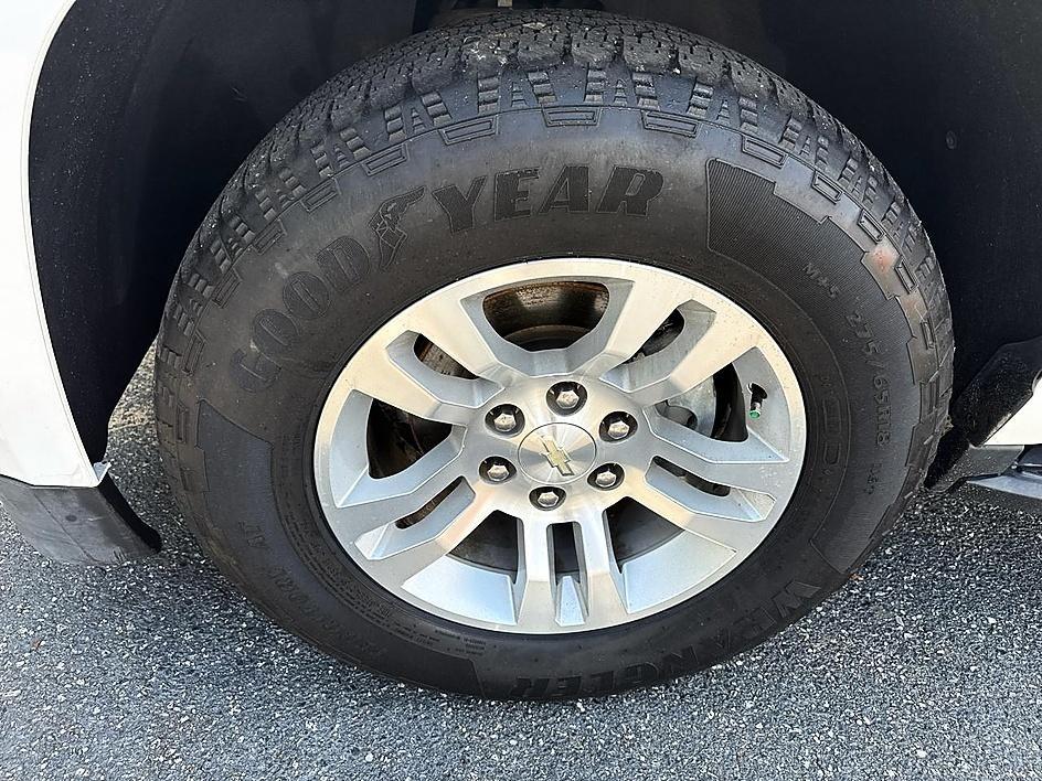 Chevrolet Suburban 4WD 4dr 1500 LT 2019