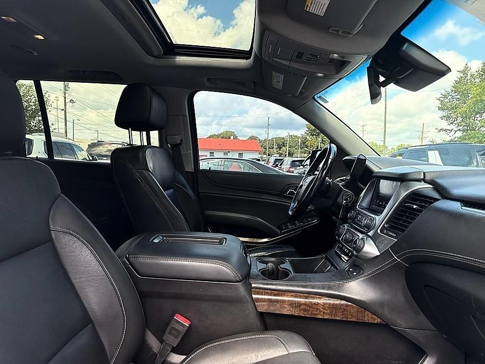 Chevrolet Suburban 4WD 4dr 1500 LT 2019