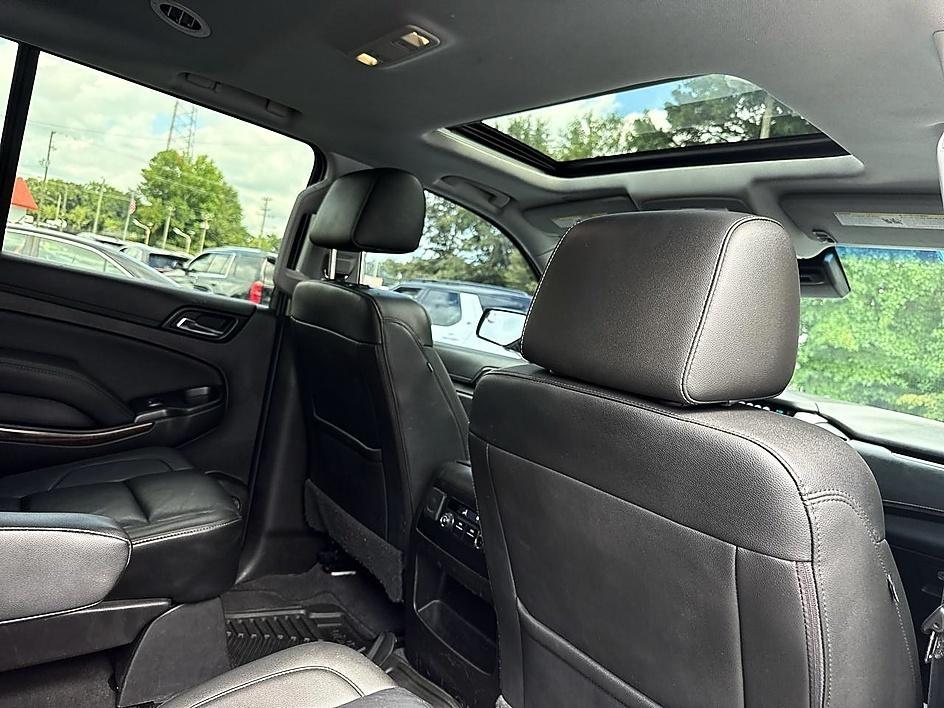 Chevrolet Suburban 4WD 4dr 1500 LT 2019