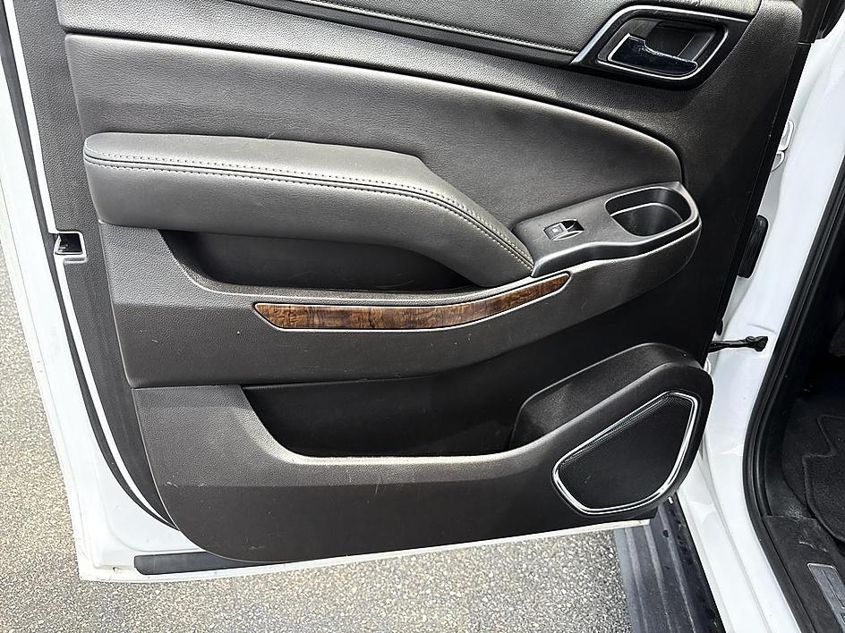Chevrolet Suburban 4WD 4dr 1500 LT 2019
