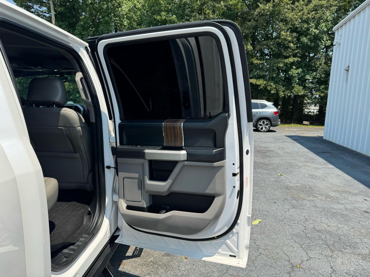 Ford F-150 4WD SuperCrew 139" Lariat 2016