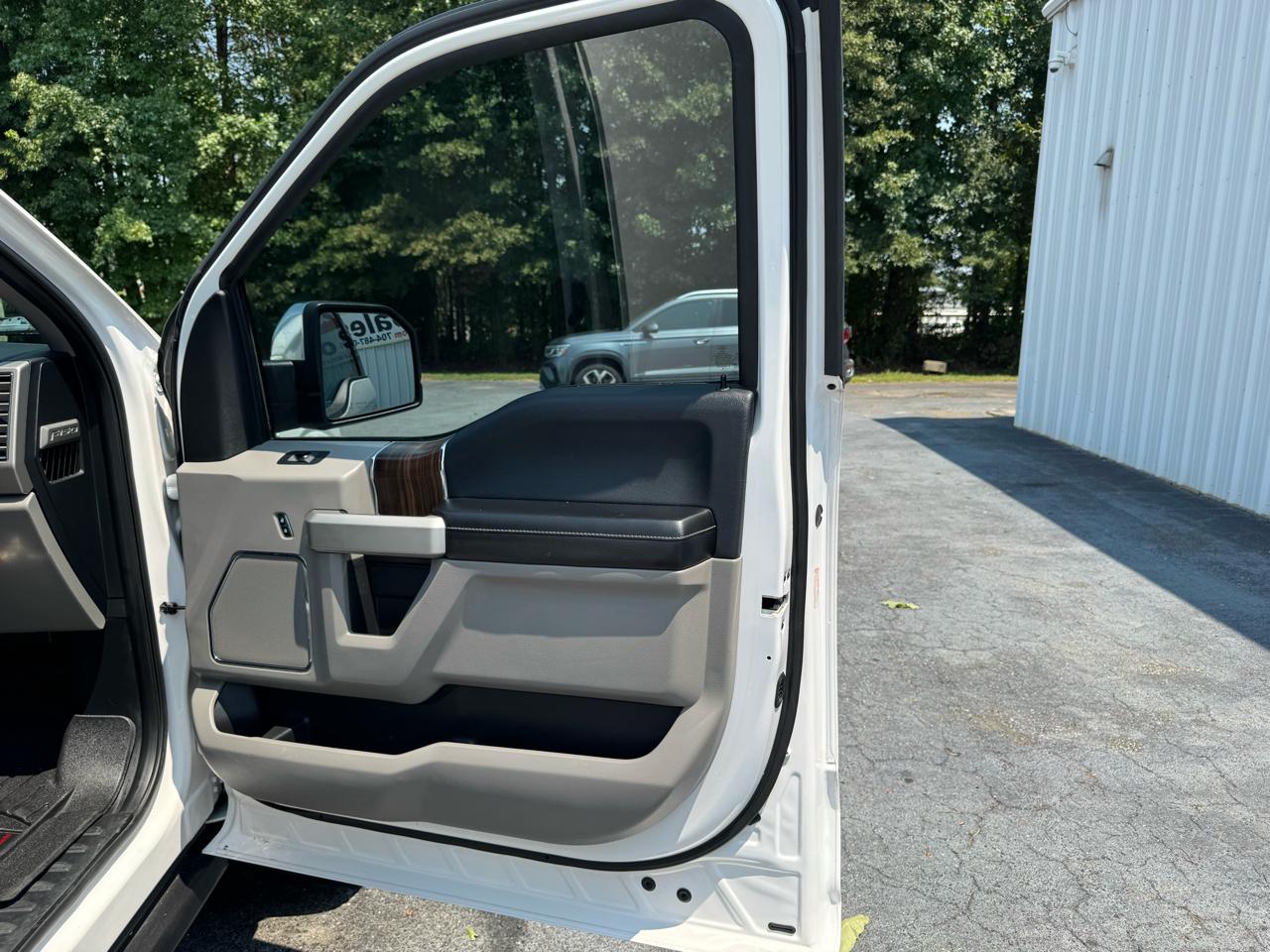 Ford F-150 4WD SuperCrew 139" Lariat 2016