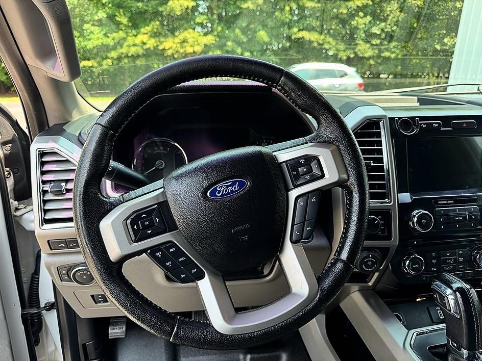Ford F-150 4WD SuperCrew 139" Lariat 2016