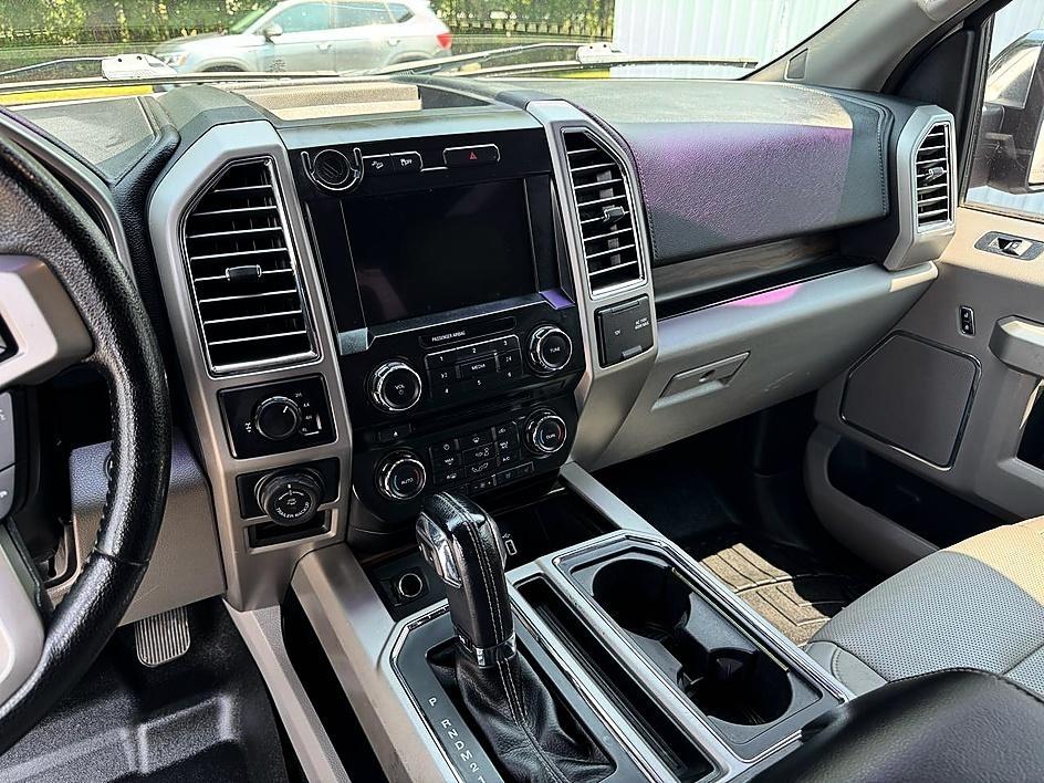 Ford F-150 4WD SuperCrew 139" Lariat 2016