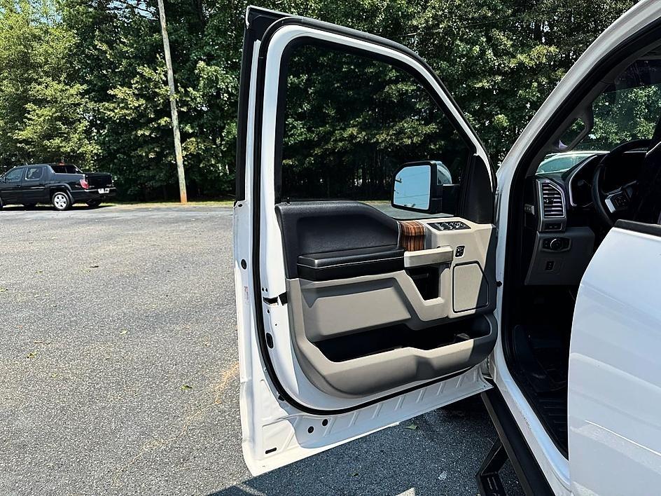 Ford F-150 4WD SuperCrew 139" Lariat 2016