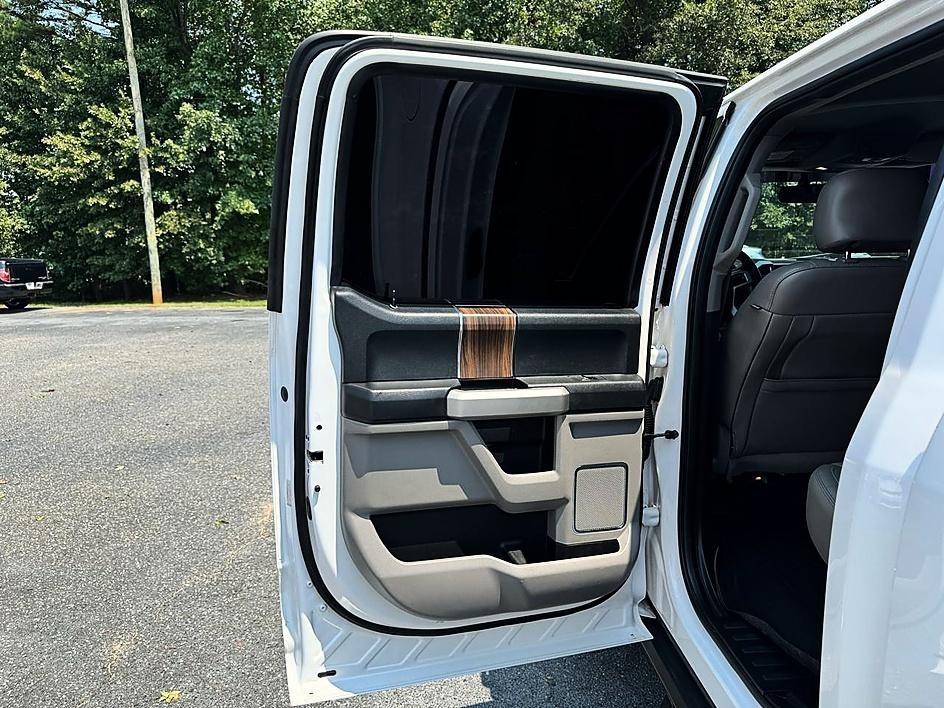 Ford F-150 4WD SuperCrew 139" Lariat 2016