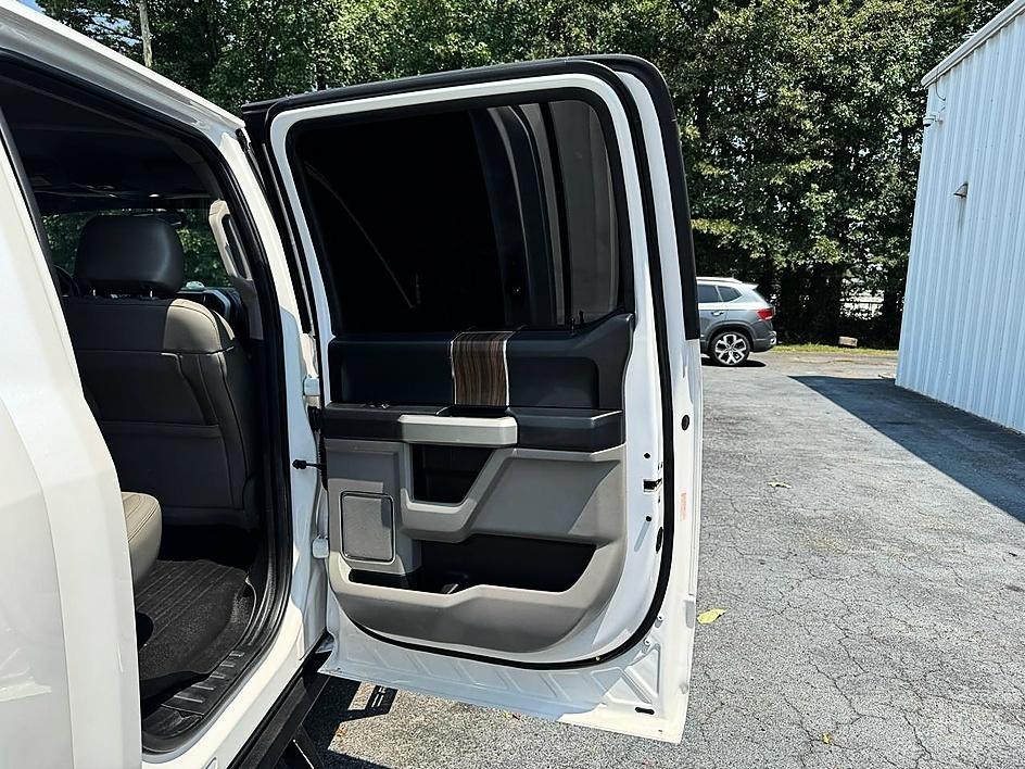 Ford F-150 4WD SuperCrew 139" Lariat 2016