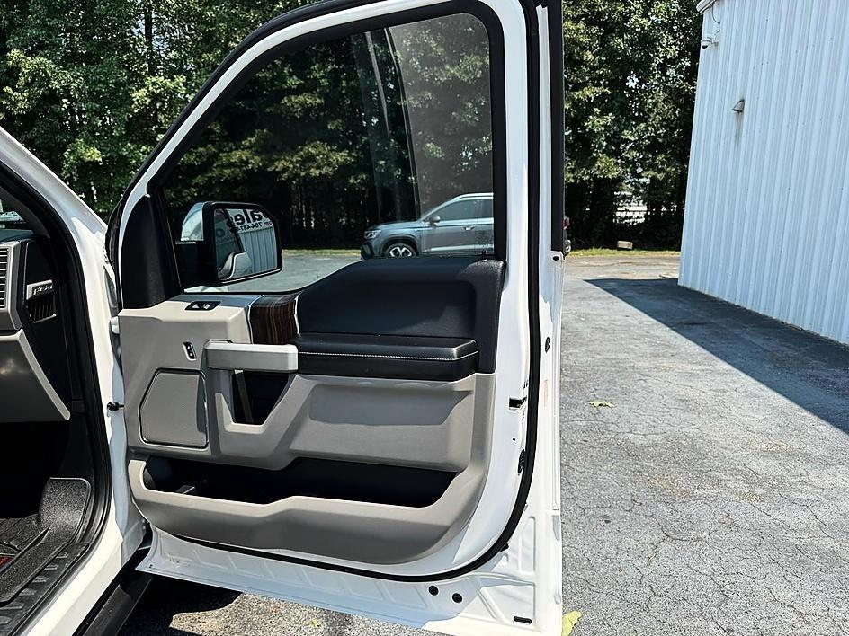 Ford F-150 4WD SuperCrew 139" Lariat 2016