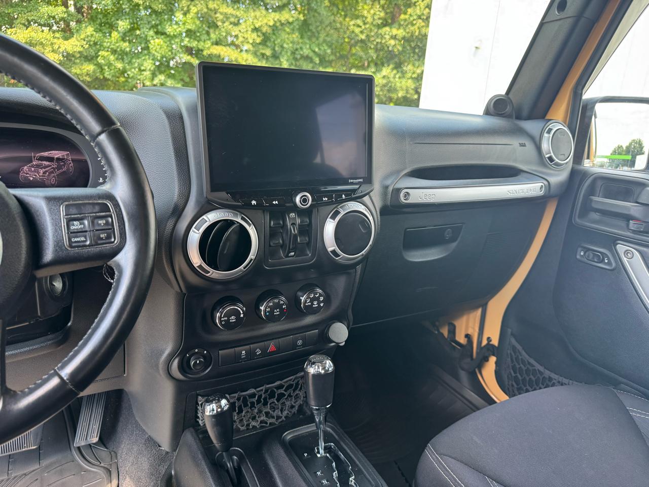Jeep Wrangler Unlimited 4WD 4dr Sahara 2014