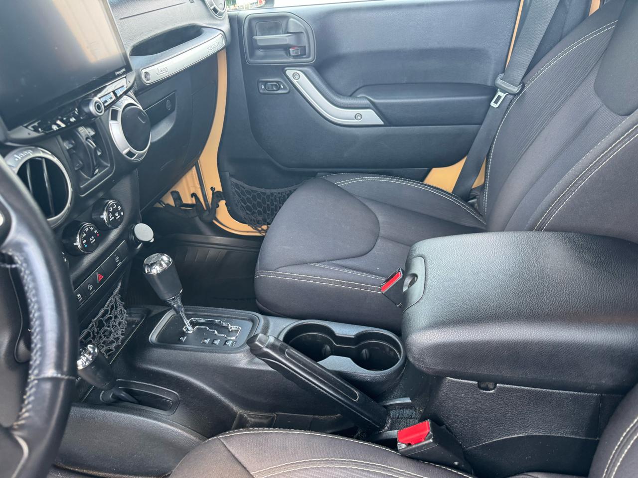 Jeep Wrangler Unlimited 4WD 4dr Sahara 2014