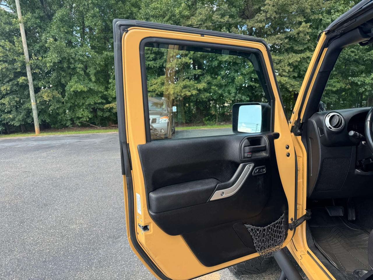 Jeep Wrangler Unlimited 4WD 4dr Sahara 2014