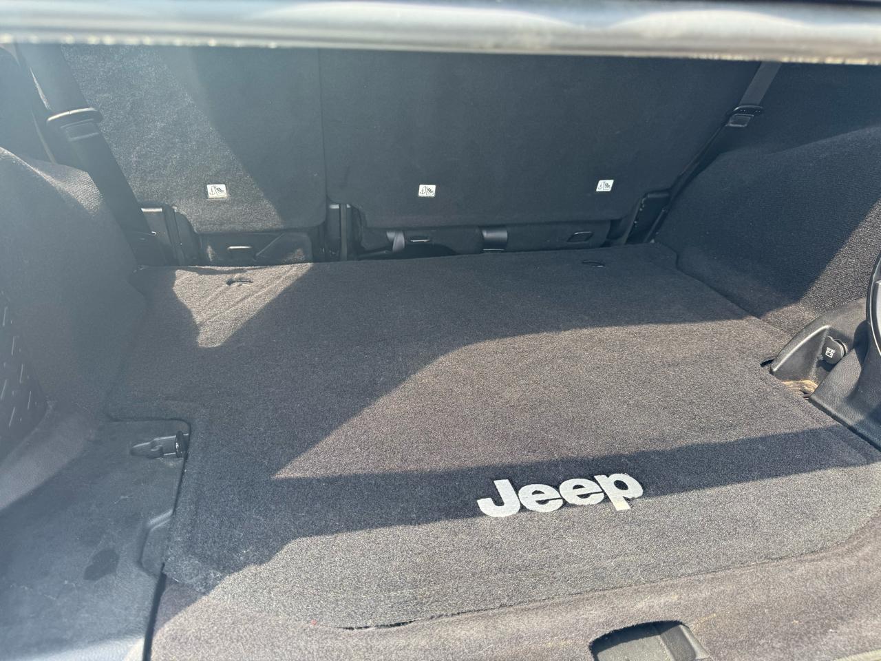 Jeep Wrangler Unlimited 4WD 4dr Sahara 2014