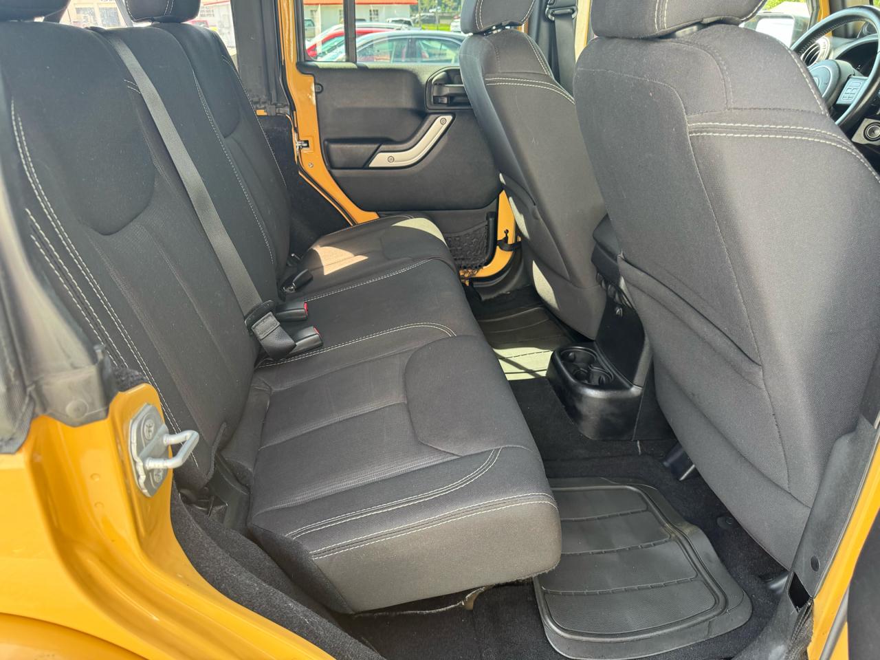 Jeep Wrangler Unlimited 4WD 4dr Sahara 2014