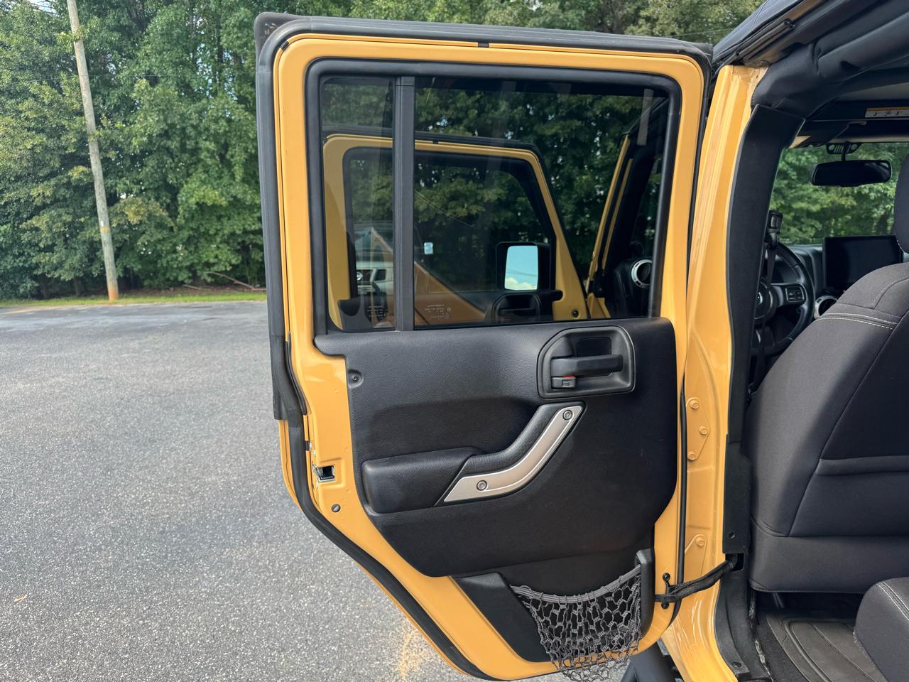 Jeep Wrangler Unlimited 4WD 4dr Sahara 2014