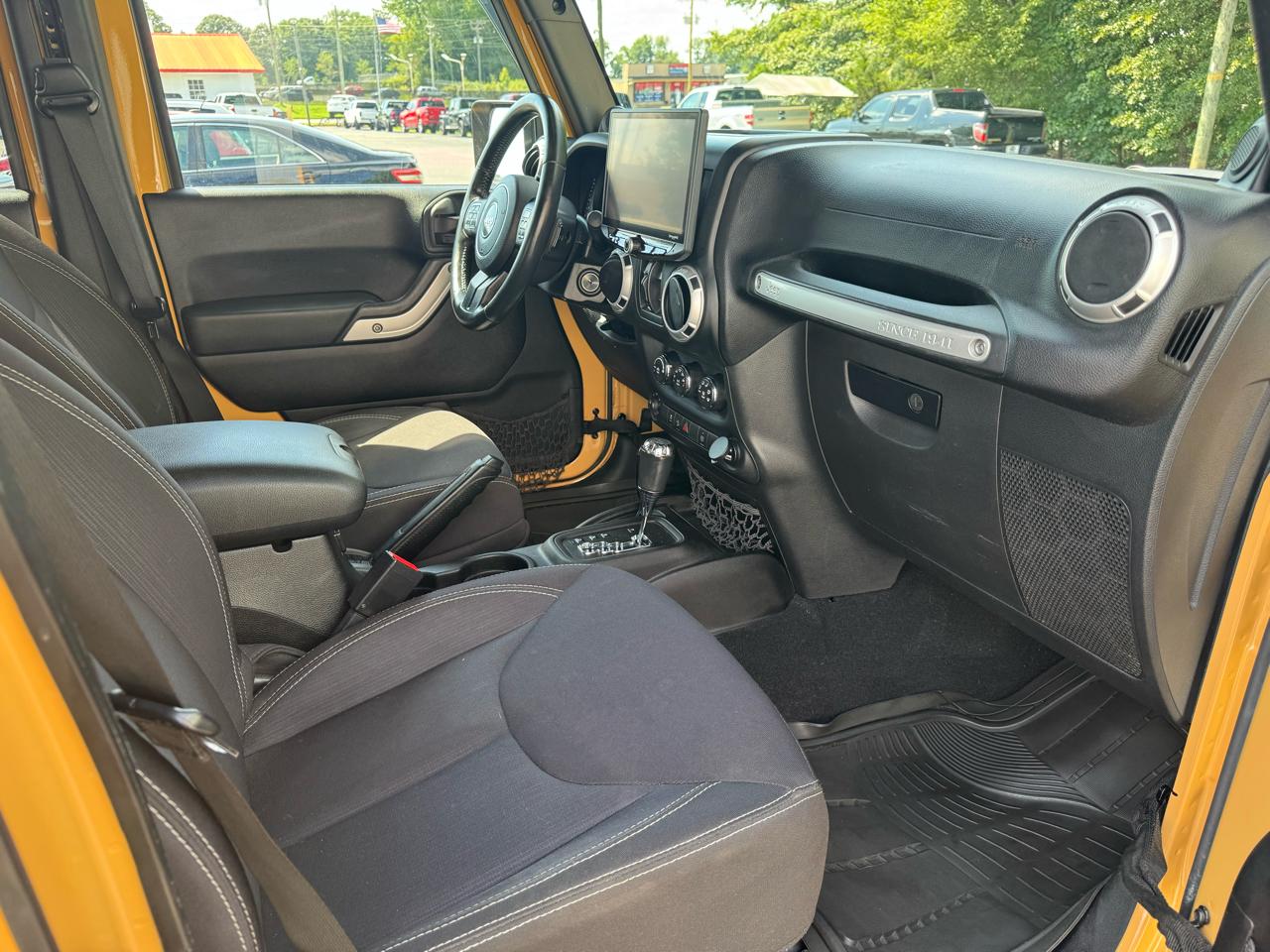 Jeep Wrangler Unlimited 4WD 4dr Sahara 2014