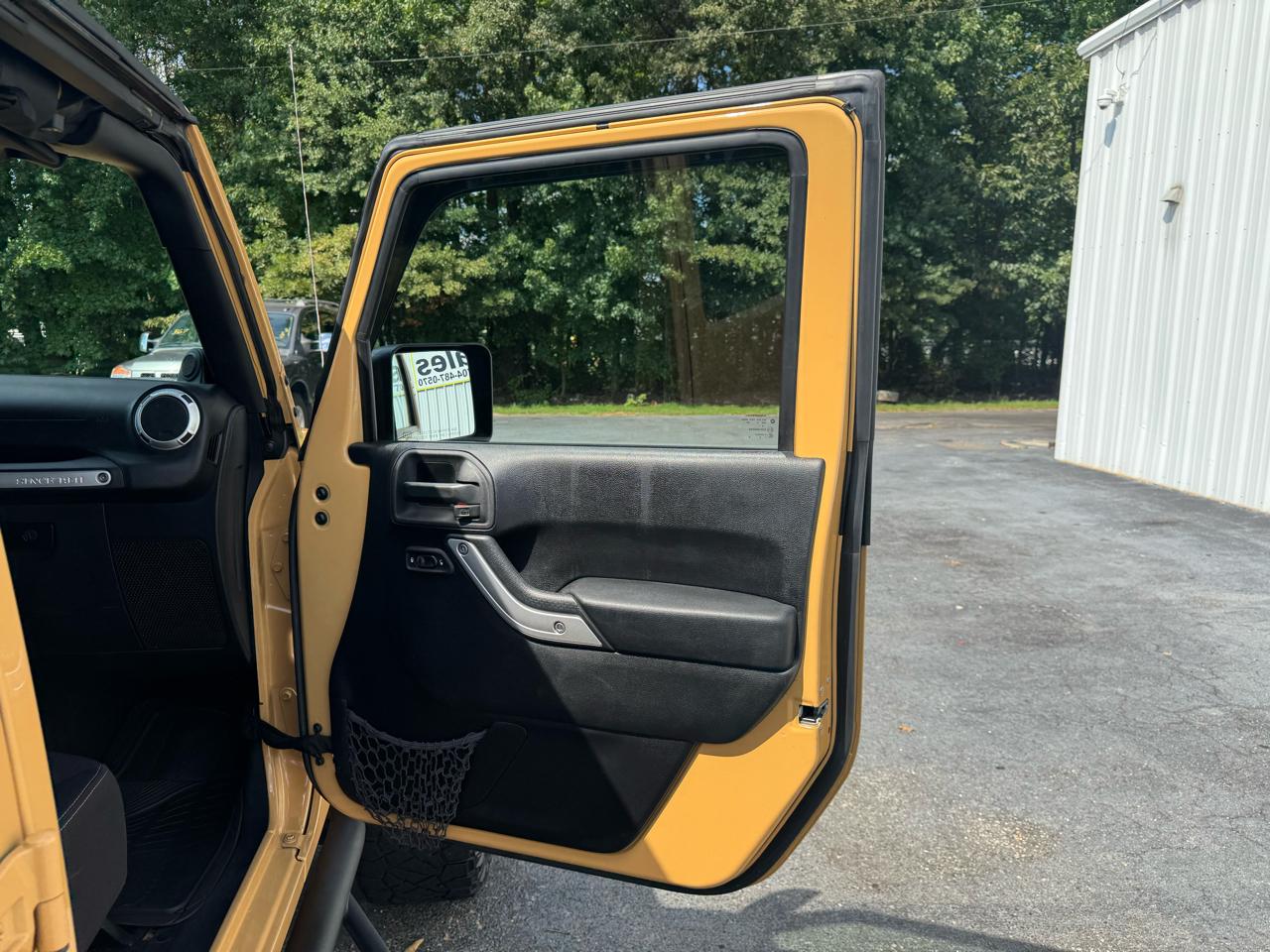 Jeep Wrangler Unlimited 4WD 4dr Sahara 2014