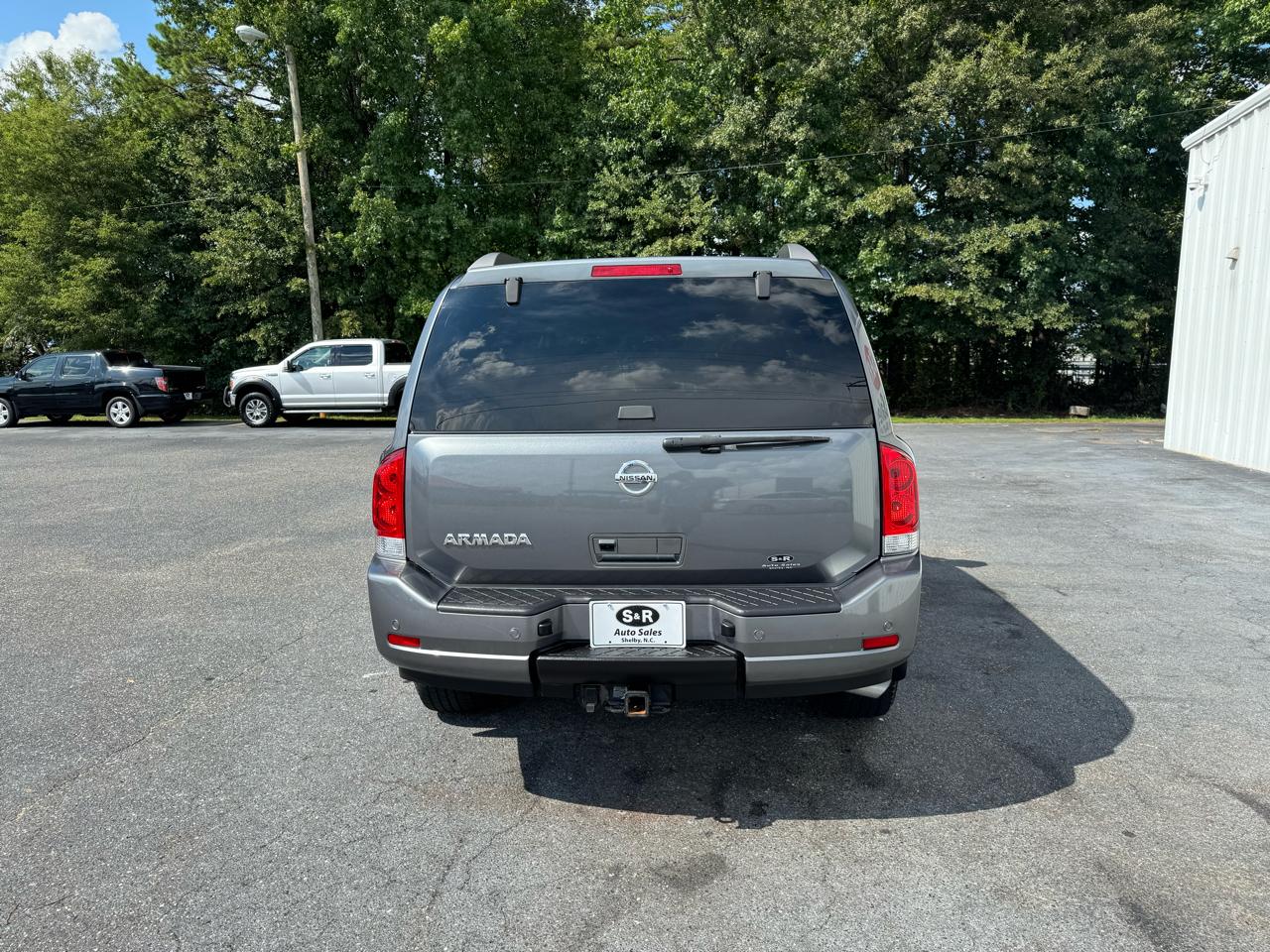 Nissan Armada 4WD 4dr SV 2014