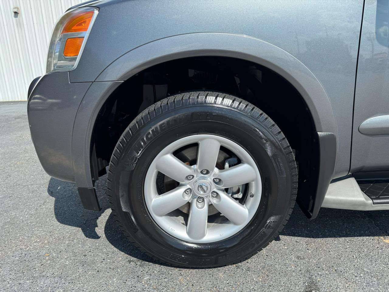 Nissan Armada 4WD 4dr SV 2014
