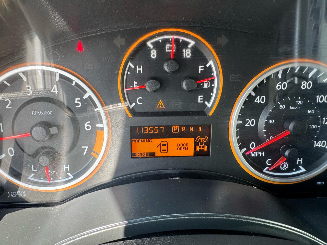 Nissan Armada 4WD 4dr SV 2014