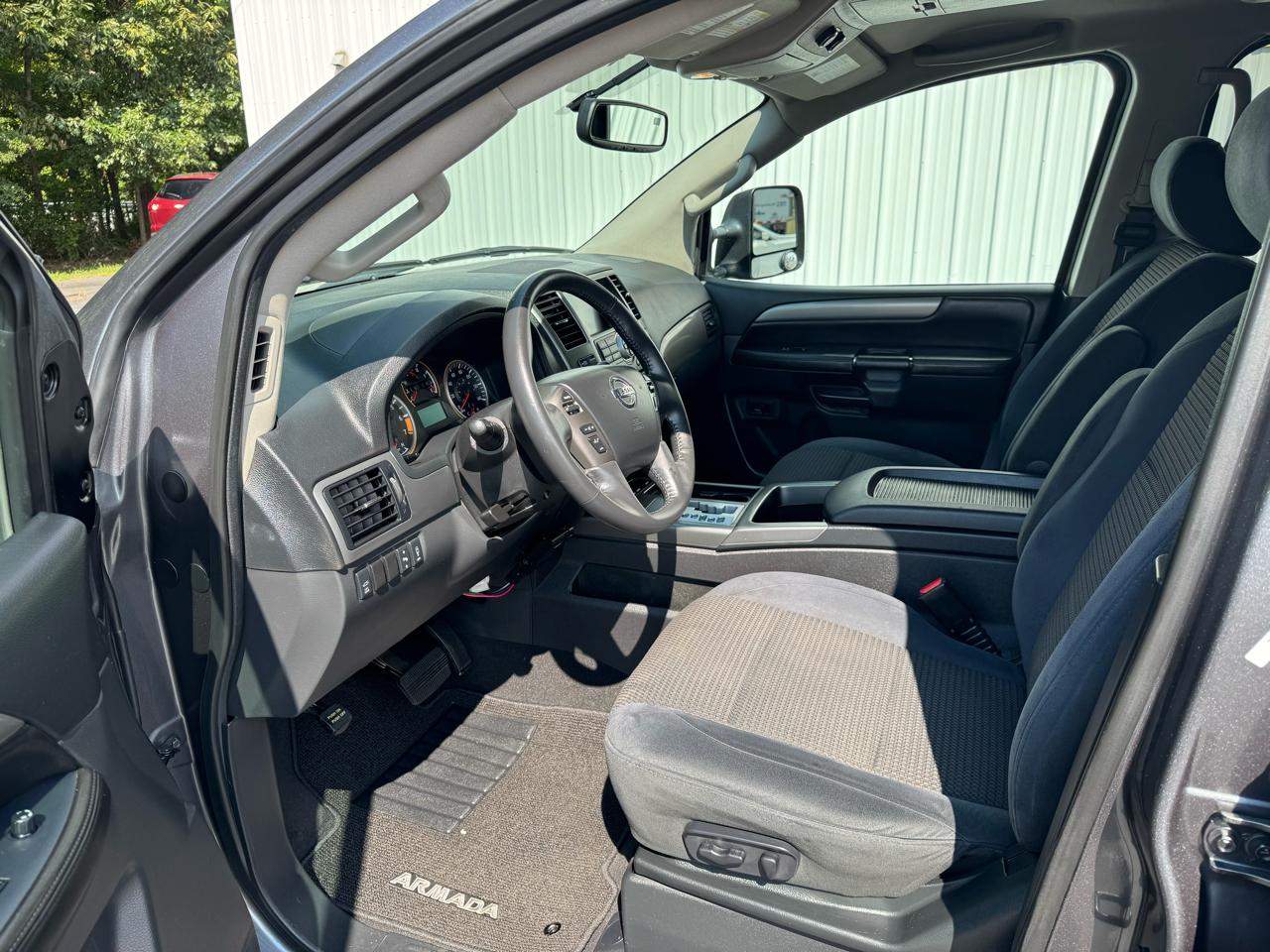 Nissan Armada 4WD 4dr SV 2014