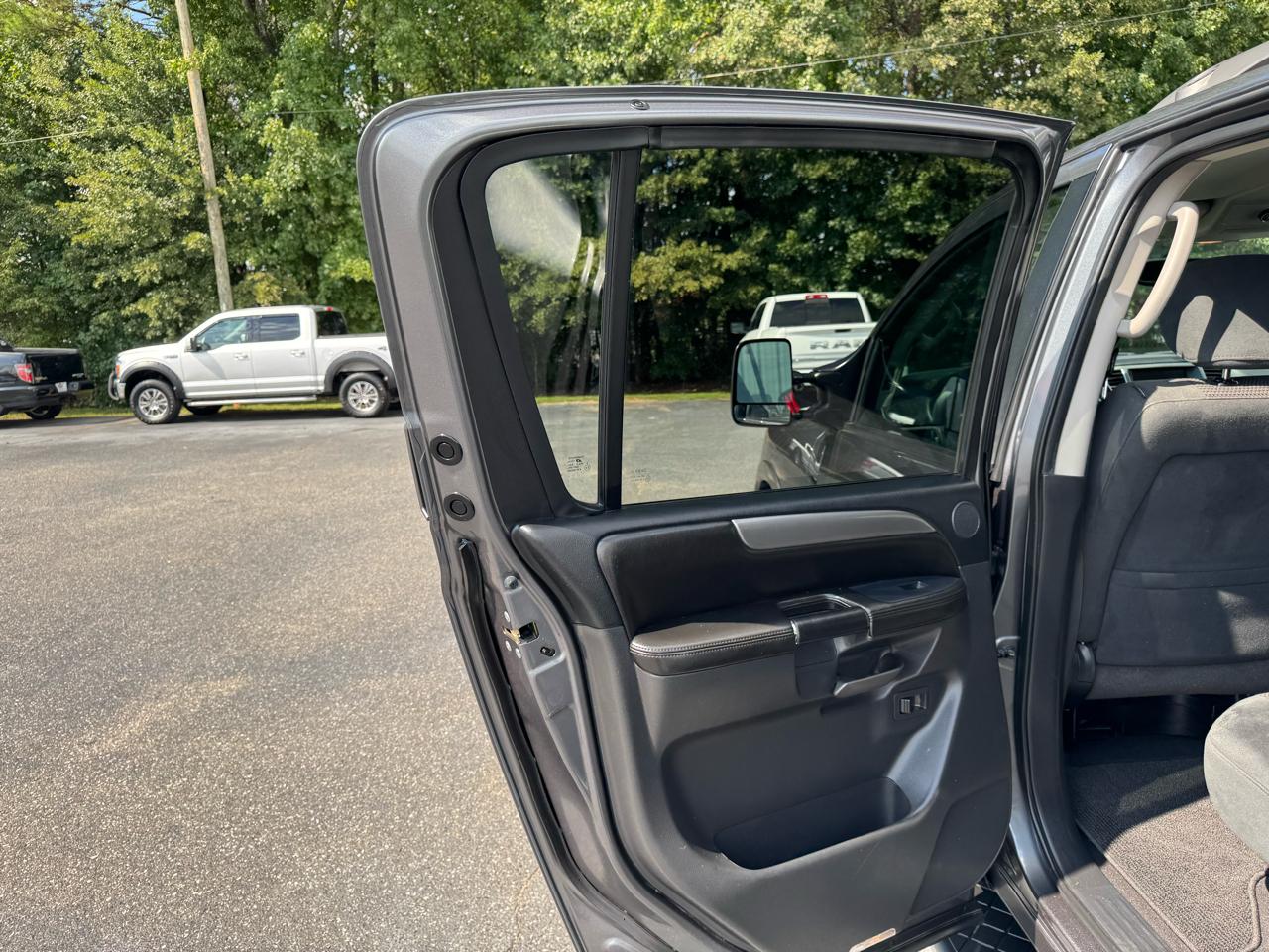 Nissan Armada 4WD 4dr SV 2014