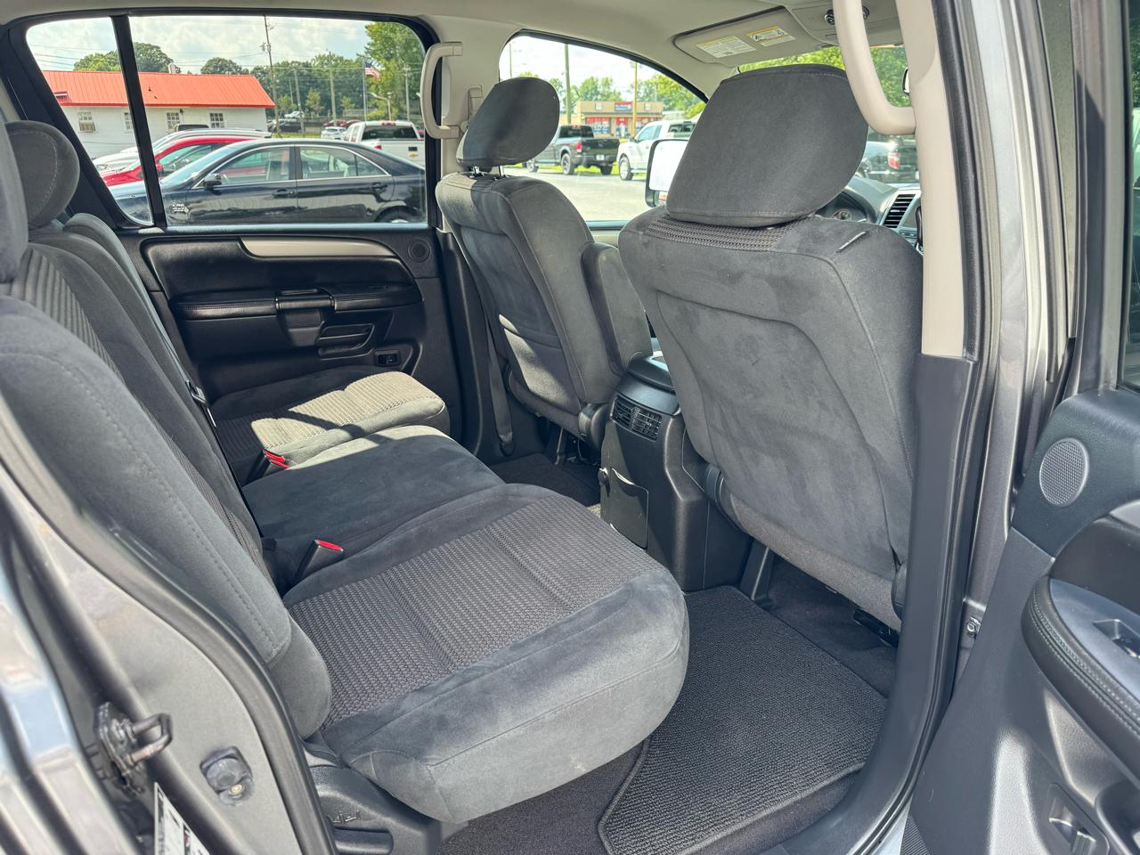 Nissan Armada 4WD 4dr SV 2014