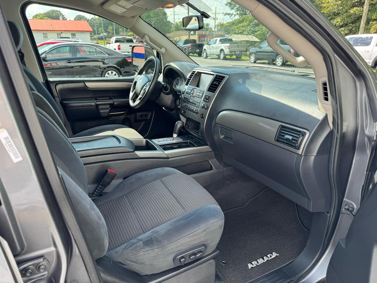 Nissan Armada 4WD 4dr SV 2014