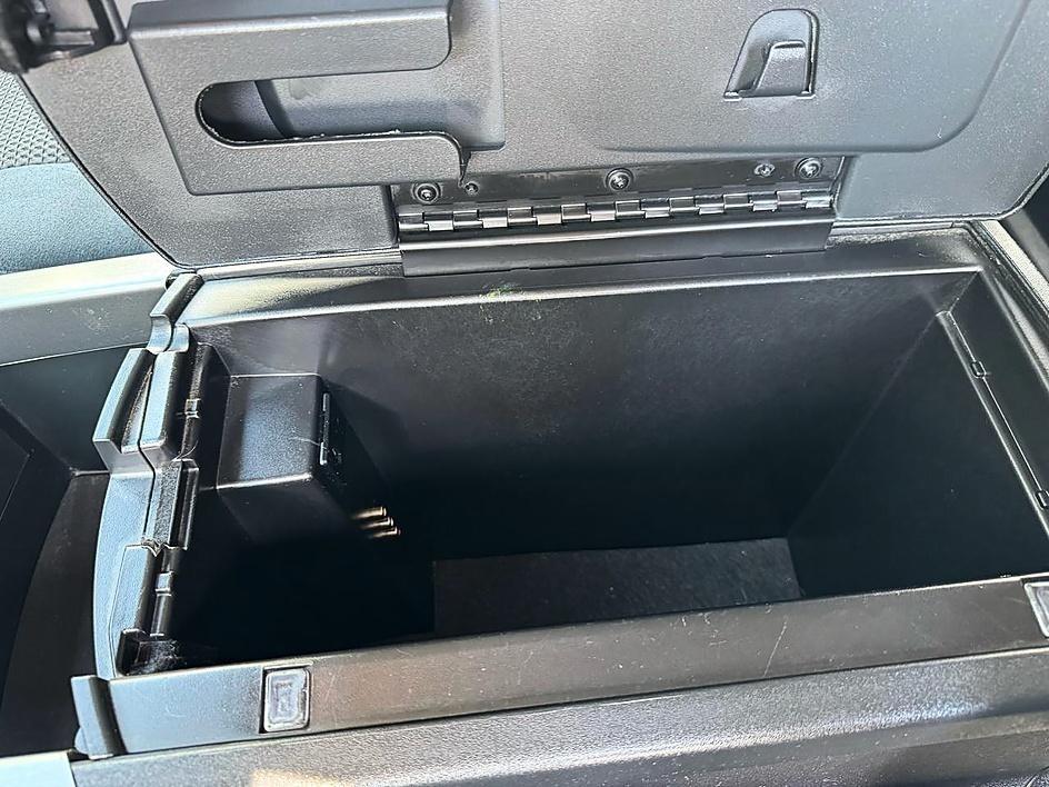 Nissan Armada 4WD 4dr SV 2014