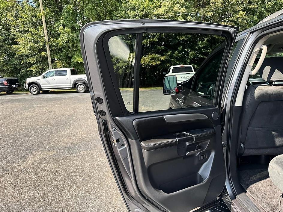 Nissan Armada 4WD 4dr SV 2014