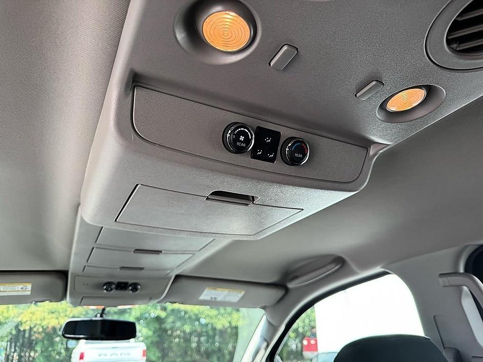 Nissan Armada 4WD 4dr SV 2014