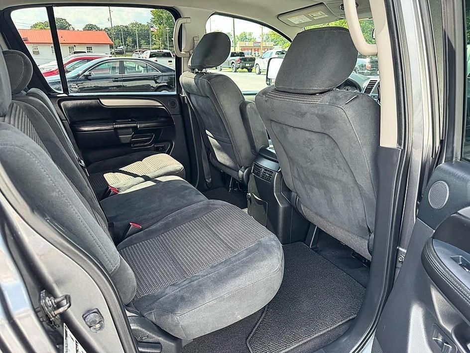 Nissan Armada 4WD 4dr SV 2014