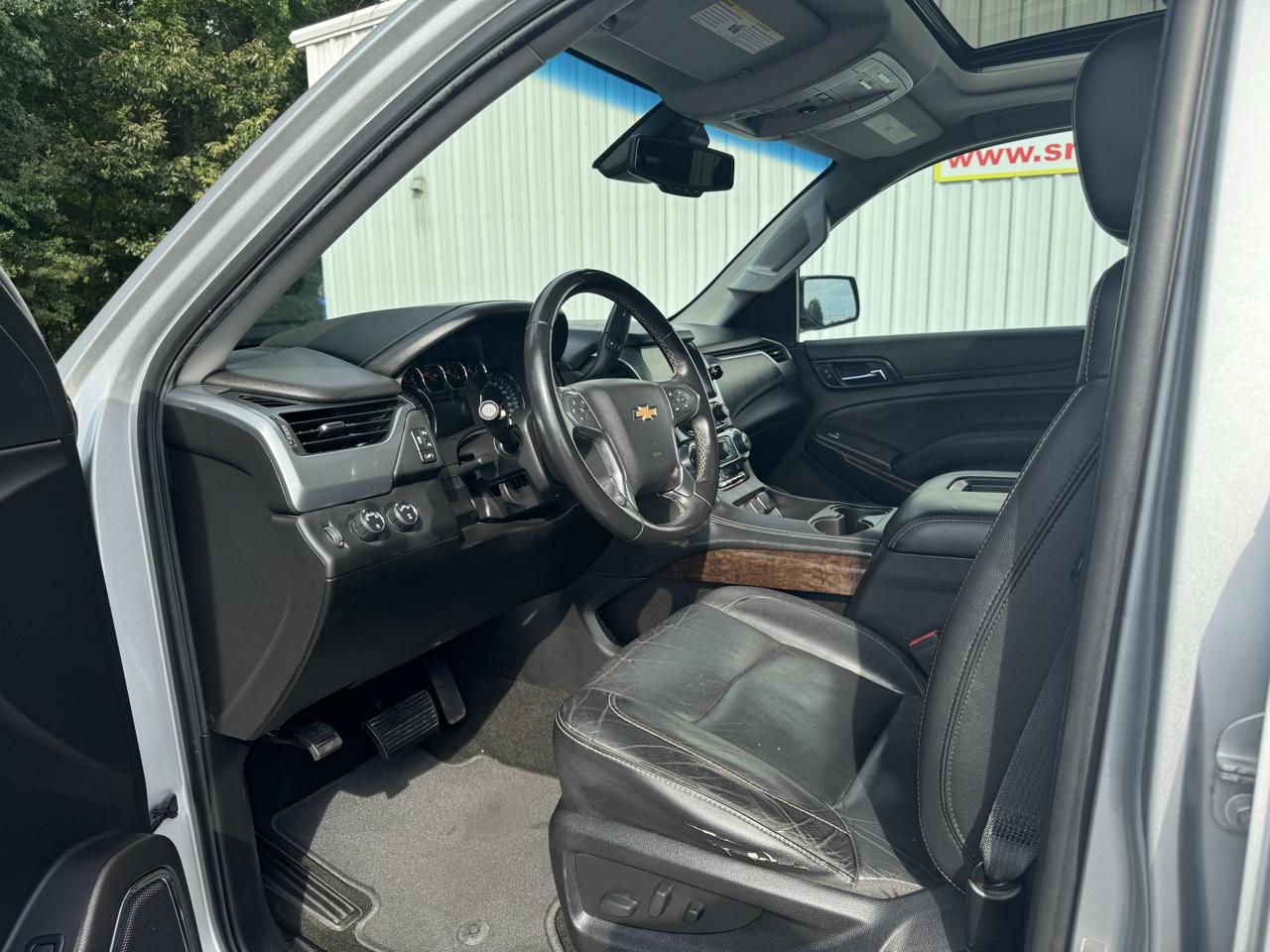 Chevrolet Suburban 4WD 4dr 1500 LT 2018