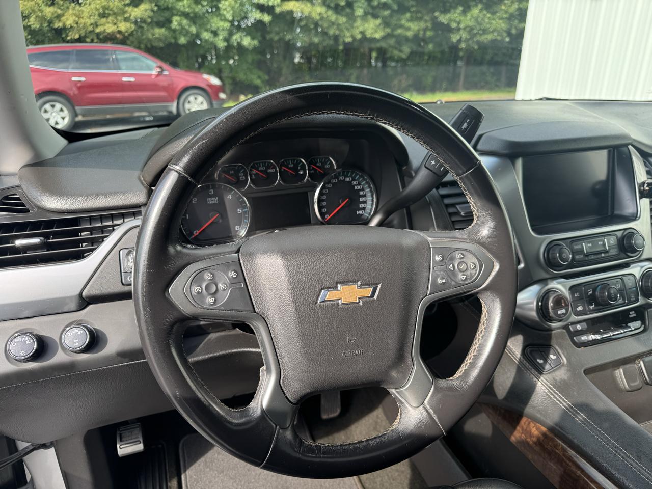 Chevrolet Suburban 4WD 4dr 1500 LT 2018
